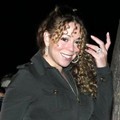 Mariah Carey Memamerkan Rambut Ikalnya