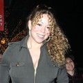 Mariah Carey Memamerkan Rambut Ikalnya