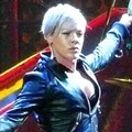 Aksi Panggung Pink dalam Funhouse Tour 2009