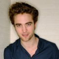 Pose Robert Pattinson di Salah Satu Majalah