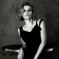 Pose Scarlett Johansson di Salah Satu Majalah