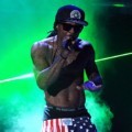 Lil Wayne Saat Menyanyi di Atas Panggung