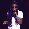 Lil Wayne Saat Menyanyi di Atas Panggung