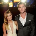 Miley Cyrus dan Liam Hemsworth di People's Choice Awards 2012