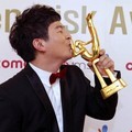 Huh Gak Mencium Trofi di Golden Disk Awards 2012