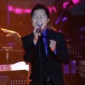 Sandhy Sondoro di Konser "Harmoni Adikarya Titiek Puspa"