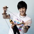 Pose Ceria Kim Bum di Depan Kamera