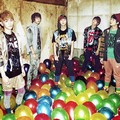 SHINee di Sebuah Majalah dengan Penampilan yang Berbeda