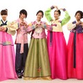 f(x) Bergaya dengan Hanbok untuk Promo Iklan