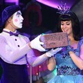 Kostum Unik Katy Perry di Indonesia