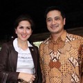 Venna Melinda Saat Mengunjungi Warga Kolong Jembatan Grogol