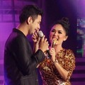 Raffi Ahmad dan Yuni Shara di Infotainment Awards SCTV 2012