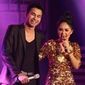 Raffi Ahmad dan Yuni Shara di Infotainment Awards SCTV 2012
