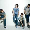 2AM Menjadi Model Fashion Jambangee