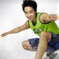 Aksi Song Seung Heon Sedang Surfing