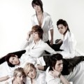 U-KISS Tampil dengan Kemeja Putih Saat Foto