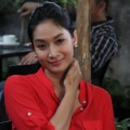 Happy Salma di Syukuran Produksi 'Rectoverso'