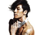 SE7EN Tampil Maskulin