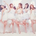 Girl's Day Cantik dengan Gaun Putih