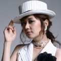 Jang Nara Bergaya dengan Topinya