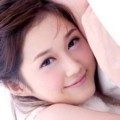 Senyum Jang Nara di Depan Kamera