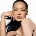 Shu Qi Berpose di Depan Kamera