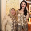 Donita dan Ibunda di Resepsi Pernikahan Naga dan Feby