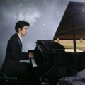 Wang Lee Hom Terlihat Romantis Saat Main Piano