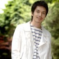 Lee Dong-wook Terlihat Cakep di Depan Kamera