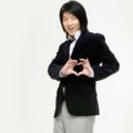 Lee Jun Ki Tampil Ceria di Depan Kamera