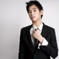 Kim Soo Hyun Terlihat Cool dalam Suatu Pemotretan