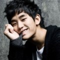Kim Soo Hyun Tampak Imut Saat Pemotretan