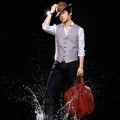 Kwon Sang Woo Berpose untuk Sebuah Majalah