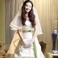 Choi Ji Woo Tampil Cantik dengan Gaun Pernikahan