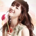 Choi Ji Woo Tampak Cantik dengan Rambut Ikal