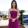 Michelle Yeoh Tampil Cantik dengan Mini Dress Ungu