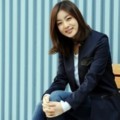 Kang Sora Bergaya di Depan Kamera