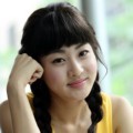 Kang Sora Tampak Imut dengan Rambut Kepangnya