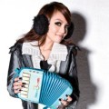Angela Zhang Menjadi Ikon Fashion