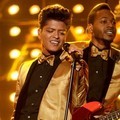 Aksi Panggung Bruno Mars di Grammy Awards 2012