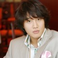 Cha Tae Hyun Tampil Cool di Depan Kamera