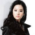 Liu Yifei Cantik dengan Fashion Apapun