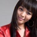 Sunye Feminim dengan Gaya Rambut Panjang