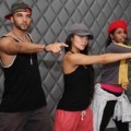 Indah Dewi Pertiwi dan Luam Keflezgy Saat Latihan di Studio Prospera