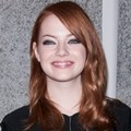 Emma Stone Berpose di Red Carpet