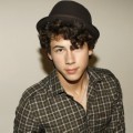 Nick Jonas Saat Konser Bersama Jonas Brothers