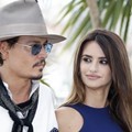Johnny Depp dan Penelope Cruz dalam Event Photocall Pirates of the Caribbean: On Stranger Tides