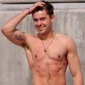 Zac Efron Terlihat Seksi