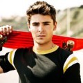 Zac Efron Lagi Asik Main Skateboard