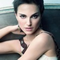 Natalie Portman Tampak Seksi dengan Rambut Pendek